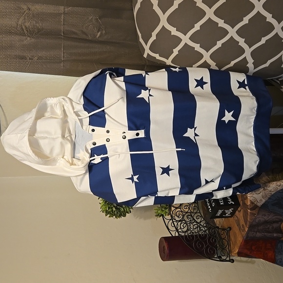 Stars and Stripes Lightweight Hoodie - Picture 4 of 5